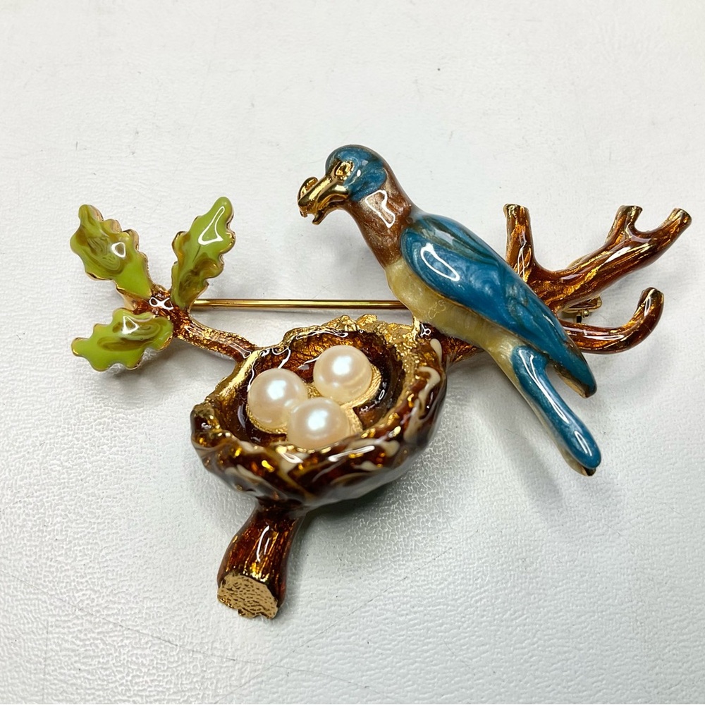 Jackie Orr Signed Enamel Bird Nest Brooch Faux Pearl Eggs